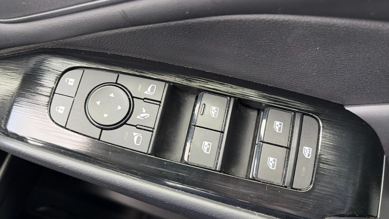 Nissan Qashqai 1.3 DiG-T MH Acenta Premium 5dr Petrol Hatchback